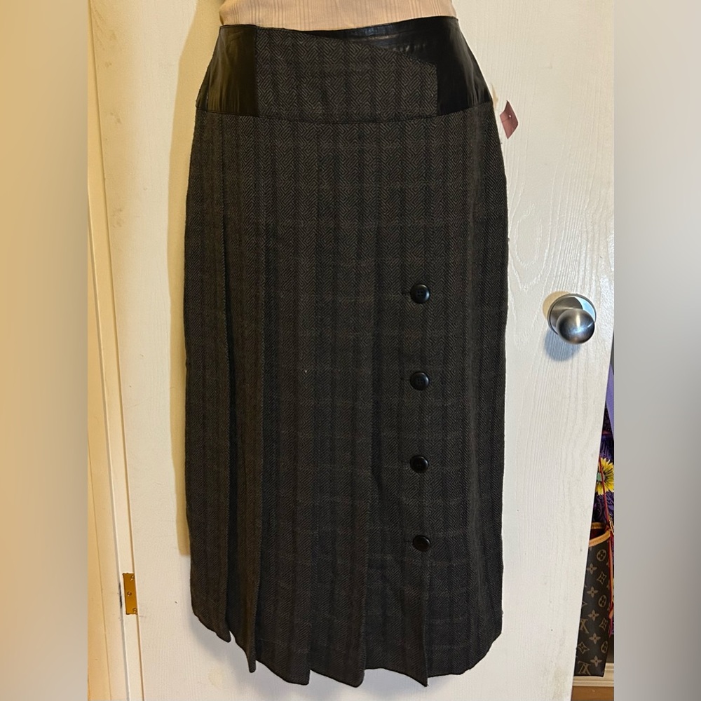 Debbie Shuchat Elegant Black and Grey Women's Pleated Skirt Vintage